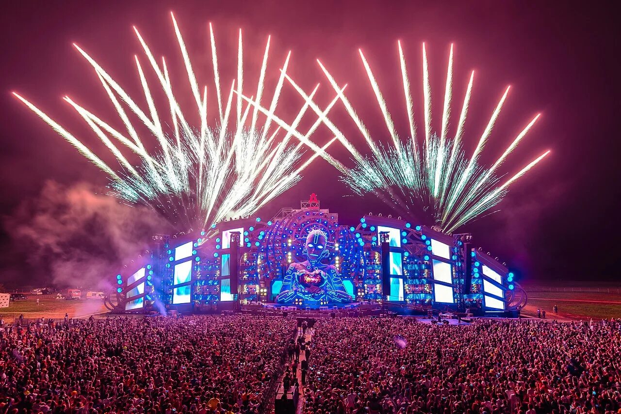 Главная сцена афп 2017. Фестиваль альфа фьюче пипл. Альфа фьюче пипл. Альфа фьюче пипл 2017 нижний новгород. Альфа фьюче пипл нижний новгород 2018.