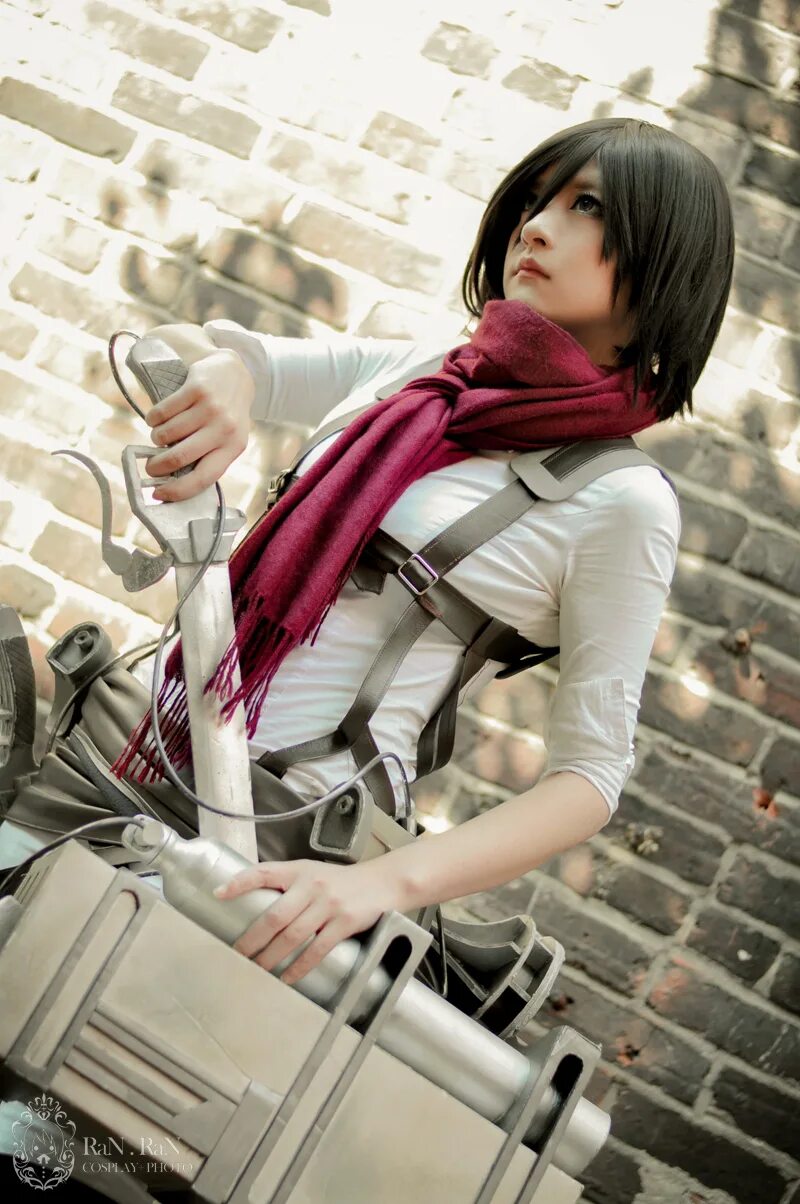 Mikasa cosplay. Микаса Аккерман. Микаса Аккерман косплей.