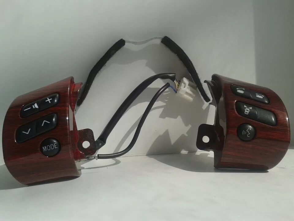 Кнопки на руль тойота. Кнопки мультируля тойота королла 150. Руль тойота королла е150. Кнопки на руль королла 150. Кнопки на руль тойота рав 4 2008.