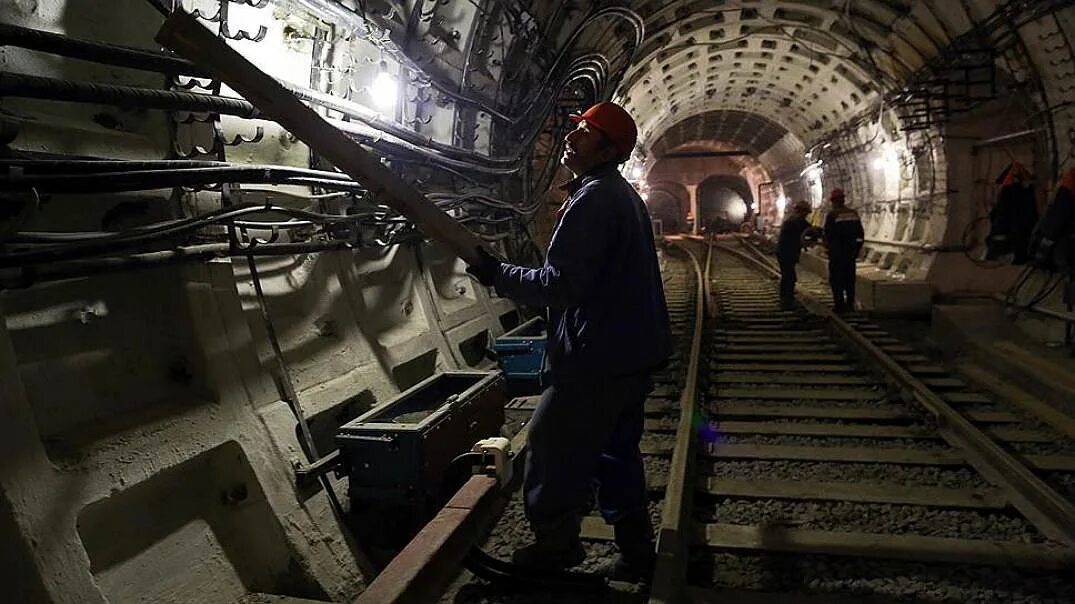 Построить метро самому. Станция метро Казаковская. Метрострой (компания, Санкт-Петербург). Станция метрополитена «Юго-Западная» («Казаковская» СПБ. Строители метро.