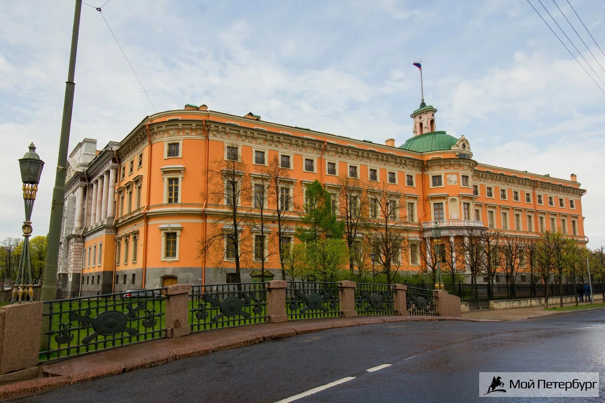 Михайловская академия в санкт-петербурге. Михайловский инженерный замок. Спб михайловская сегодня. Михайловской военной артиллерийской академии. Михайловской военной артиллерийской академии.