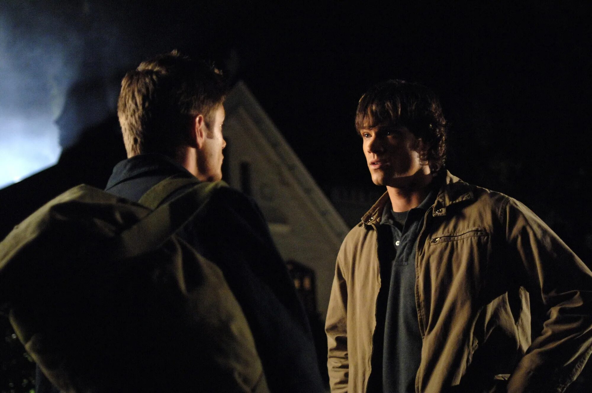 Дин винчестер сверхъестественное 1 сезон. Мика хауптман сверхъестественное. Дин винчестер 1 сезон. Виктор хенриксен сверхъестественное. Сверхъестественное 1 сезон кадры.