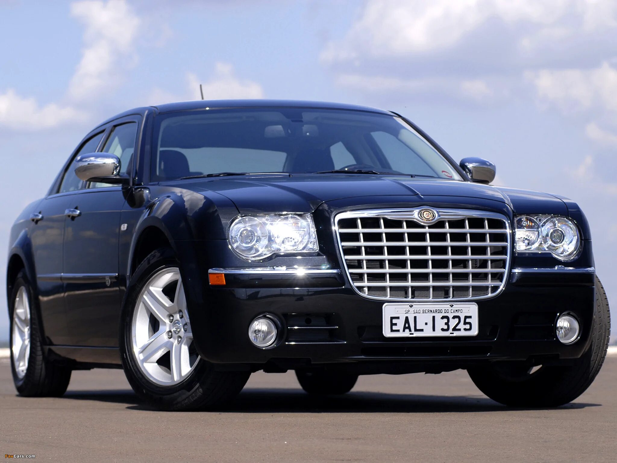 Купить машину 2007. Chrysler 300c 2007. Chrysler 300 2007. Крайслер 300c 2007. Chrysler 300c джип.