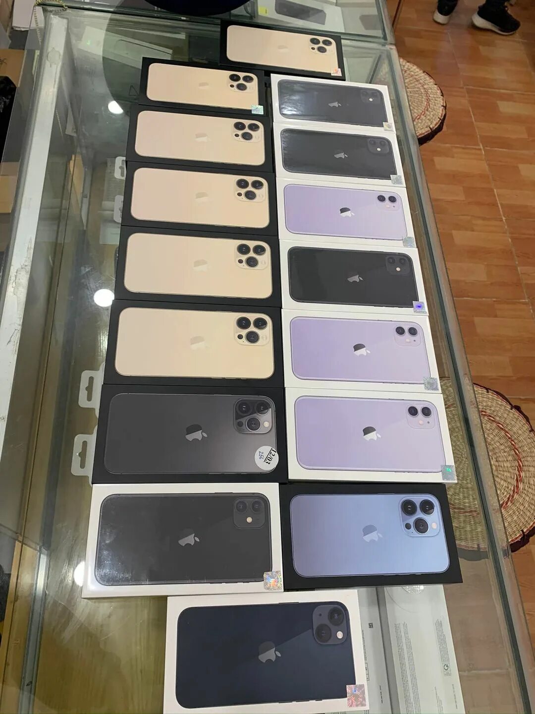 Сколько стоит 13 айфон 128 гб цена. Iphone 13 Pro Max 128. Iphone 13 Pro 128gb. Iphone 13 Pro Max 256gb. Айфон 13 128 ГБ комплектация.