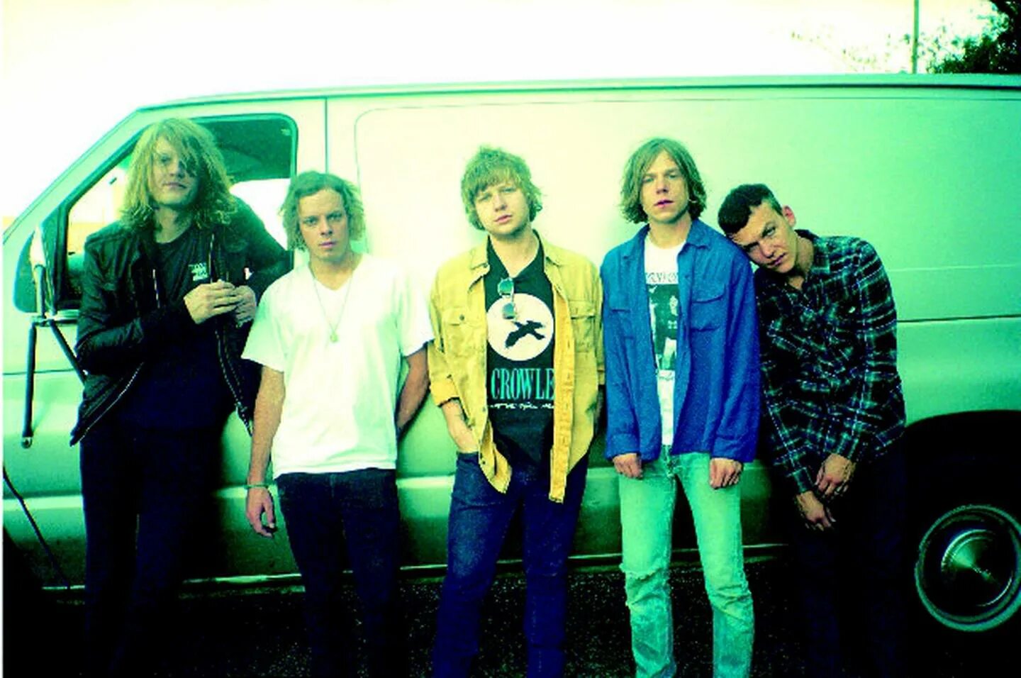 Cage the elephant come. Cage the Elephant. Группа Cage the Elephant. Cage the Elephant басист. Брэд Cage the Elephant.