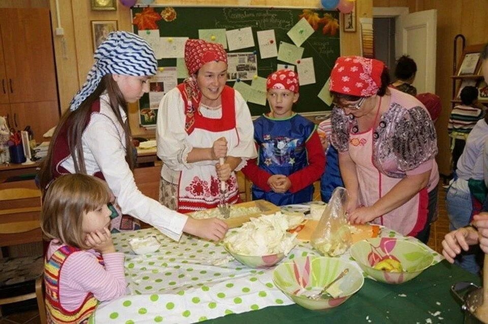 Капустник что это. Праздник капустные посиделки. Фольклорный праздник капустки. Фольклорные посиделки для детей с играми.