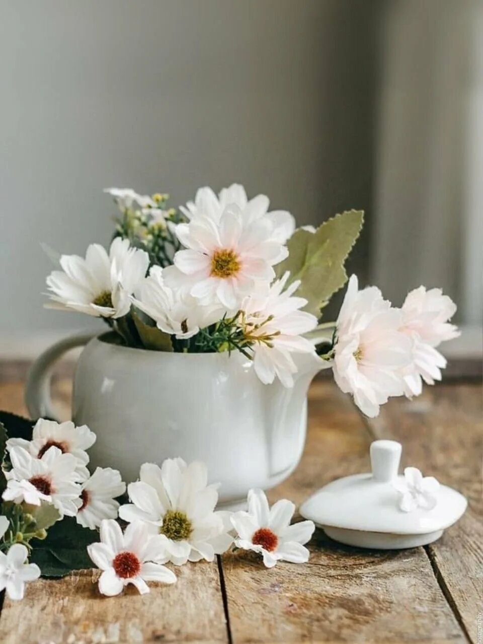 Утренние цветы. Доброе утро цветы в вазе. Открытки с добрым утром с цветами. Доброе утро ваза с цветами. С добрым мартовским утром четверга картинки
