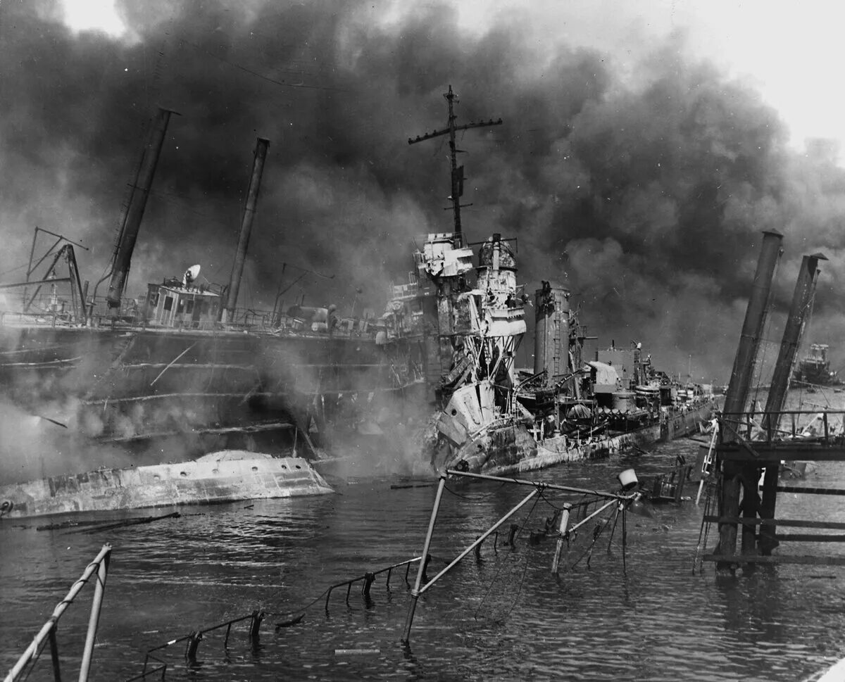 Нападение на порт. Пёрл-Харбор нападение Японии. Атака Японии на пёрл-Харбор (7 декабря 1941 г. Атака на пёрл-Харбор. Перл Харбор 1941.