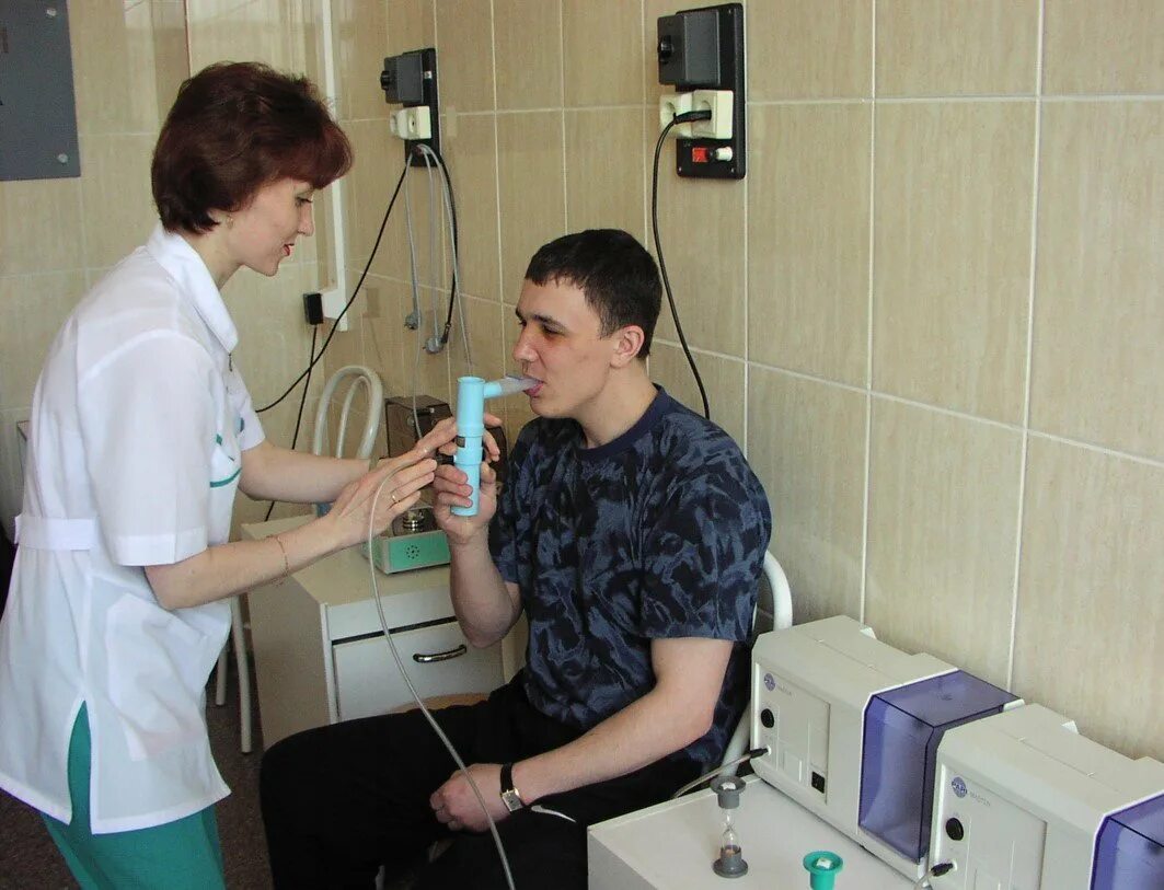 Физиотерапия при дыхательных заболеваниях. Физиотерапия при заболеваниях органов. Аппарат ударно-волновой терапии btl-6000 swt. Физиотерапия при заболеваниях органов. Проведение ингаляции в больнице.