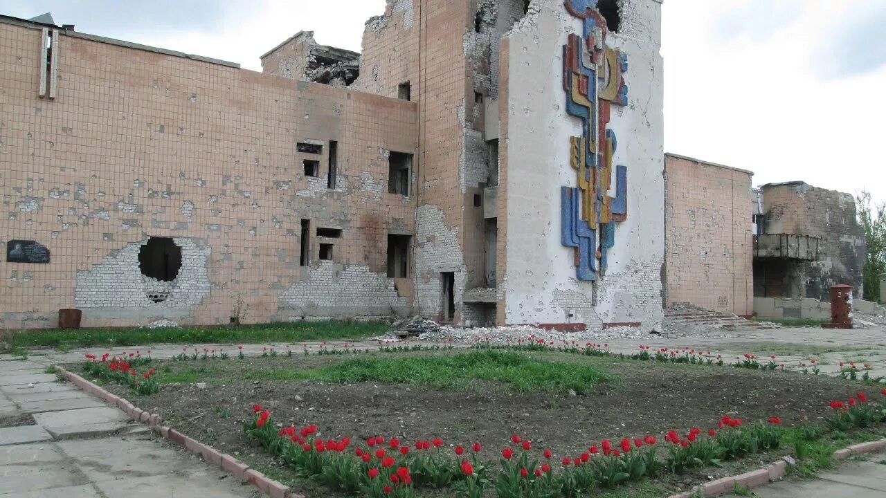 Погода в первомайском луганской области. Больница Луганская область Новосветловская. Хрящеватое Луганская область ДК. Дом культуры Новосветловка. Город Новосветловка.