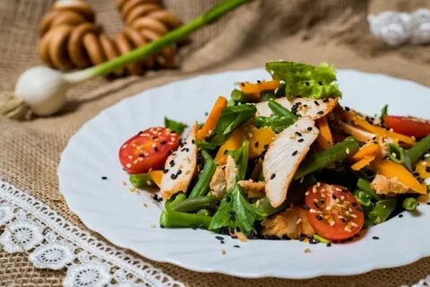 Салат с кунжутом
