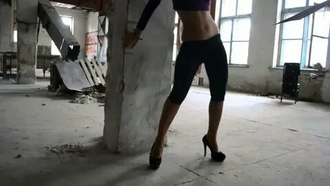 Видеоролики девушки танцуют