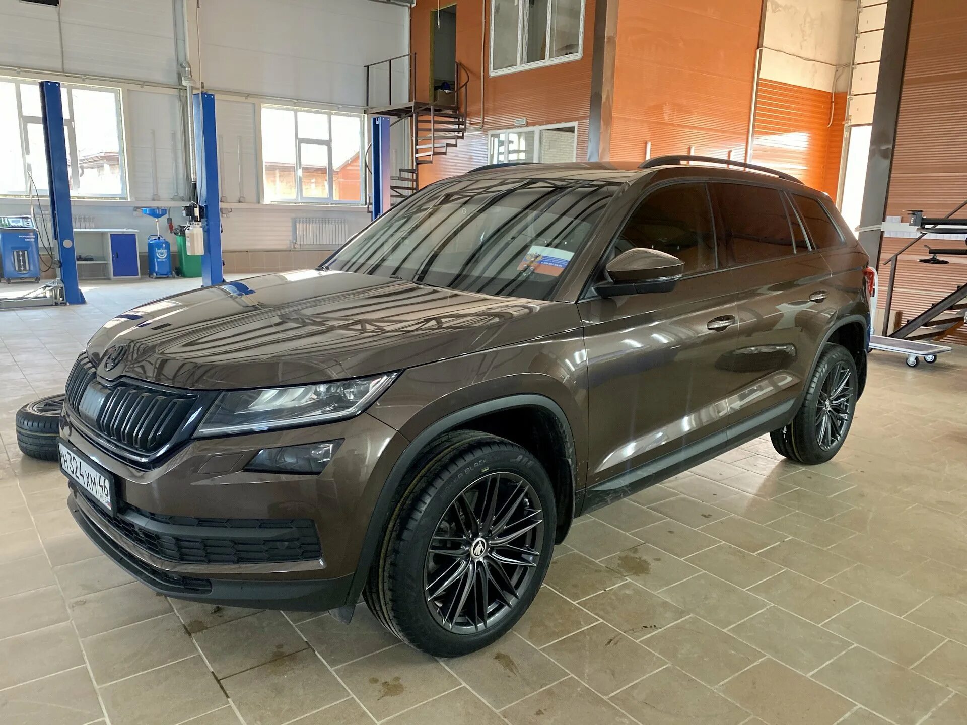 Диски trinity r18 skoda kodiaq. Диски triglav 7j x 19 skoda kodiaq. Skoda kodiaq белый r19. Диски skoda kodiaq r20. Диски шкода кодиак 17.