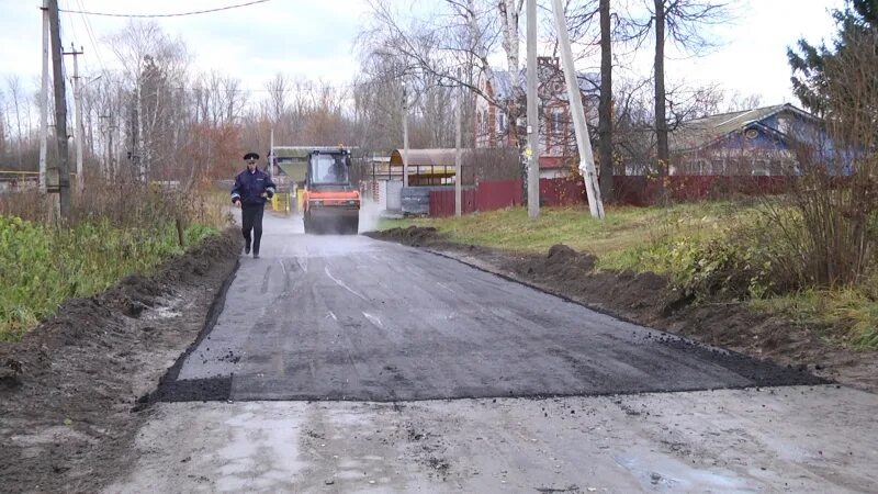 Решение одобрено торжественная церемония асфальтированные дороги. Асфальтирование улиц в Тюшево. Улица грунтовая. Новотарманский асфальтирование улицы школьной 2023. Асфальтировали улицы Верхнеяркеево.