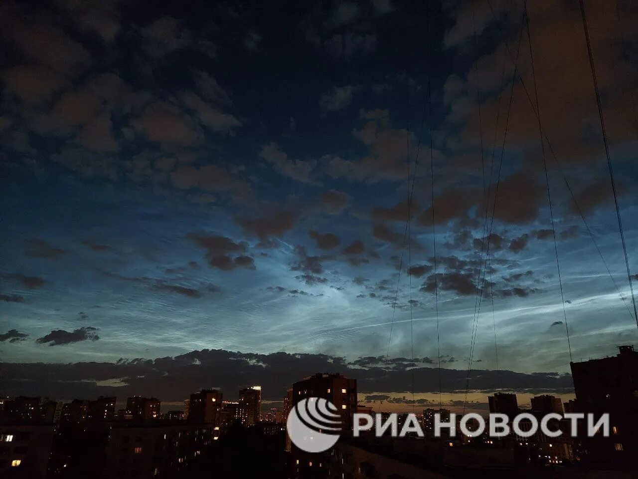 Московский наблюдать. Ночное небо. Небо ночью. Темное небо. Небо над Москвой.