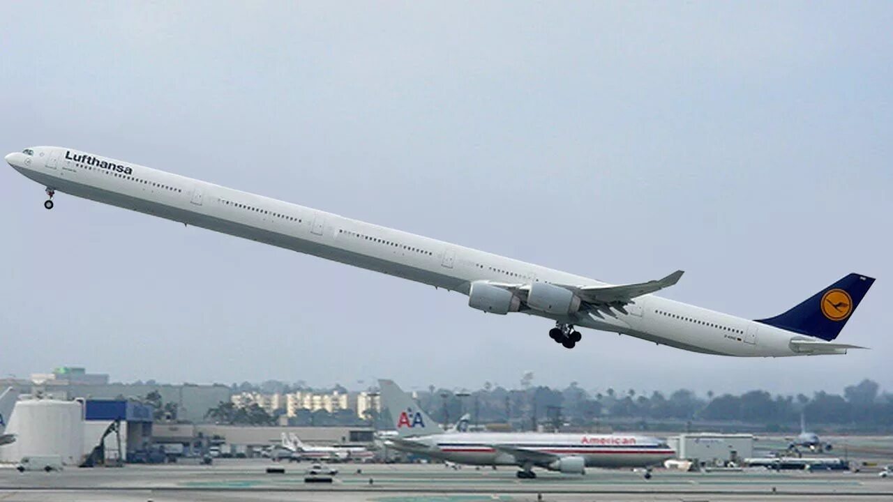 Я ща высоко как боинг. Боинг 747 самый длинный. самый длинный самолёт в мире пассажирский. самый большой авиалайнер. пятиэтажный самолет.