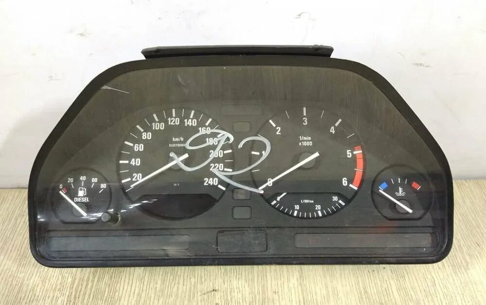 Как снять приборную панель бмв е34 Полное руководство по приборным панелям BMW E34 BMW Guide