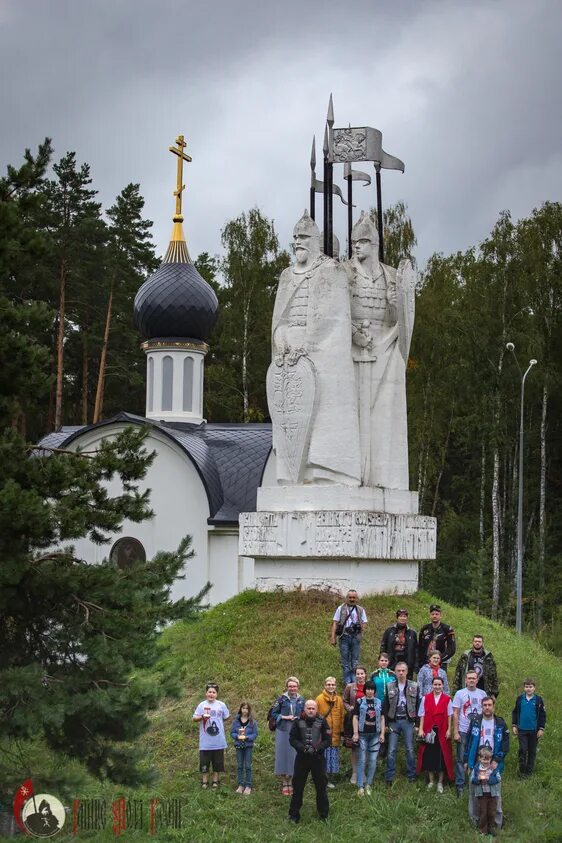 Стояние на озере. Памятник великому стоянию на Угре в Калуге. Памятник стояние на Угре 1480 Калужская область. Великое стояние на реке Угре памятник. Памятник 500 летия стояния на реке Угре.