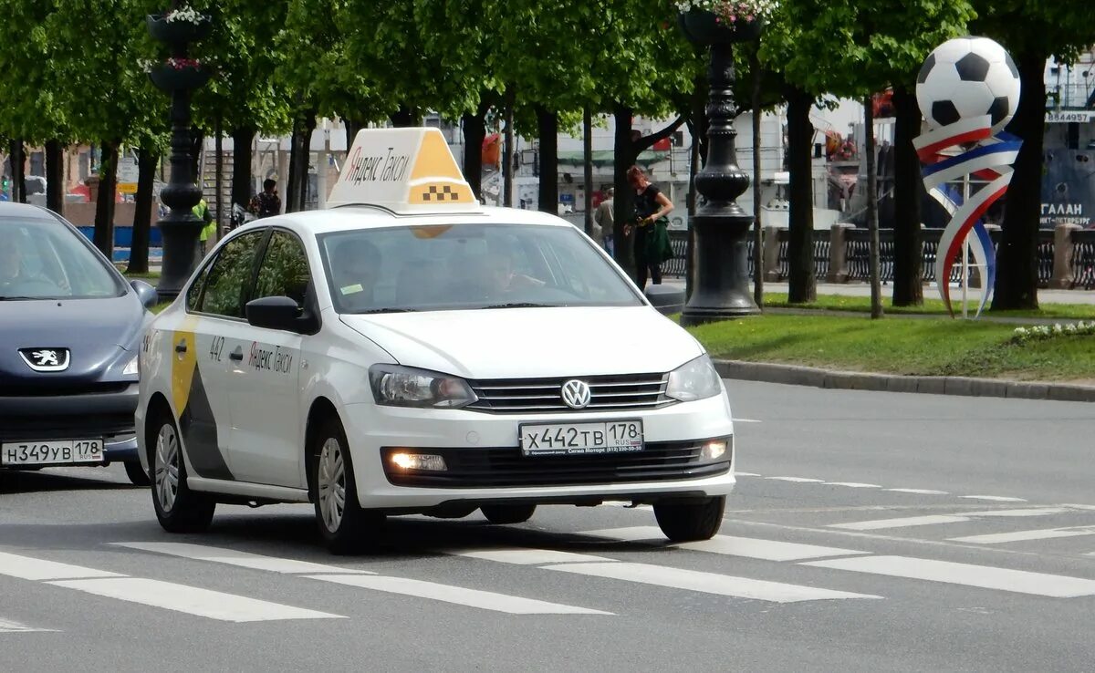 Фольксваген такси. Машина такси Фольксваген. Белая Фольксваген такси. VW Polo такси.