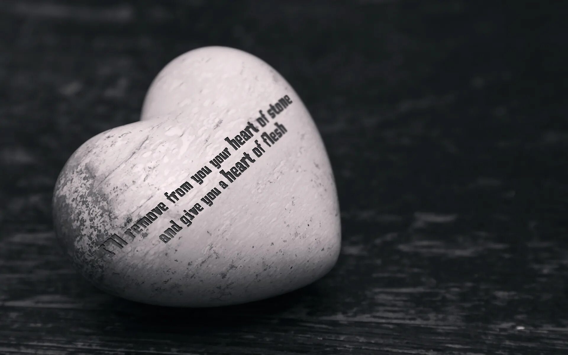 Рисунок на камне сердце. Am heart of stone. A beating heart of stone. Cheat heart of stone. Мое сердце камень.