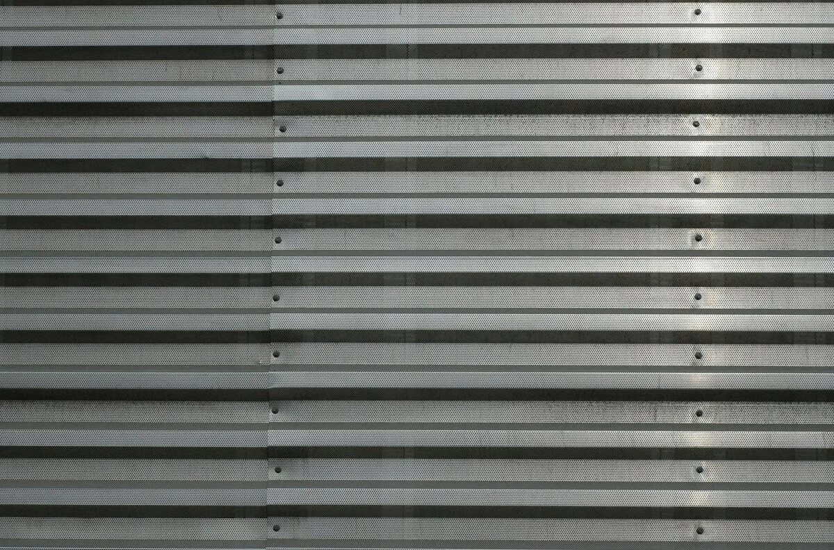 Решетка перфорированная металлическая. Композит царапанный алюминий. Металлопрофиль графит текстура. Ral 7004 сэндвич панель. Background steel stripe.