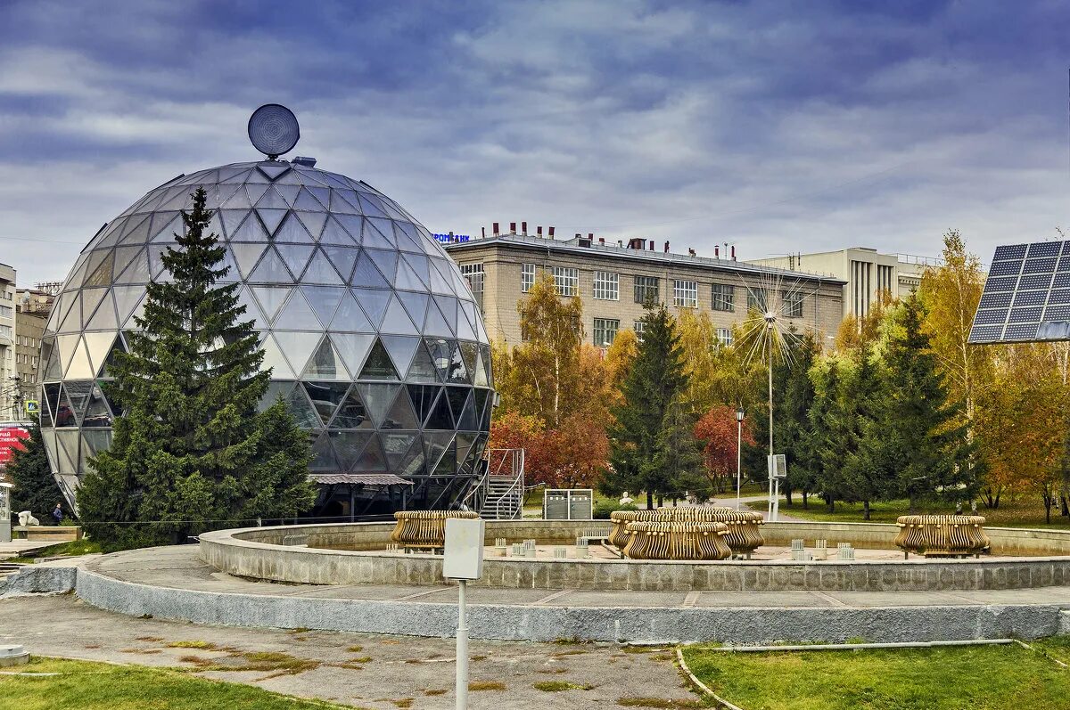 Сфера новосибирск. Здание глобус новосибирск. Здание сфера в новосибирске. Сфера новосибирск. Кафе глобус новосибирск.