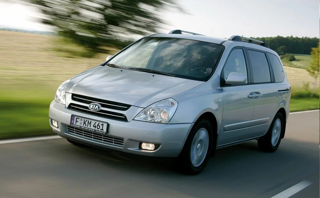 Машина киа карнивал фото Купить б/у Kia Carnival I Рестайлинг 2.5 MT (150 л.с.) бензин механика в Магнито