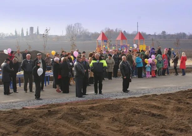 Погода неклиновский. Покровское Неклиновский район. Журналисты в Покровское Неклиновский район. Село Покровское Неклиновский район Воскресная школа. Школа в селе Троицкое Неклиновский район.