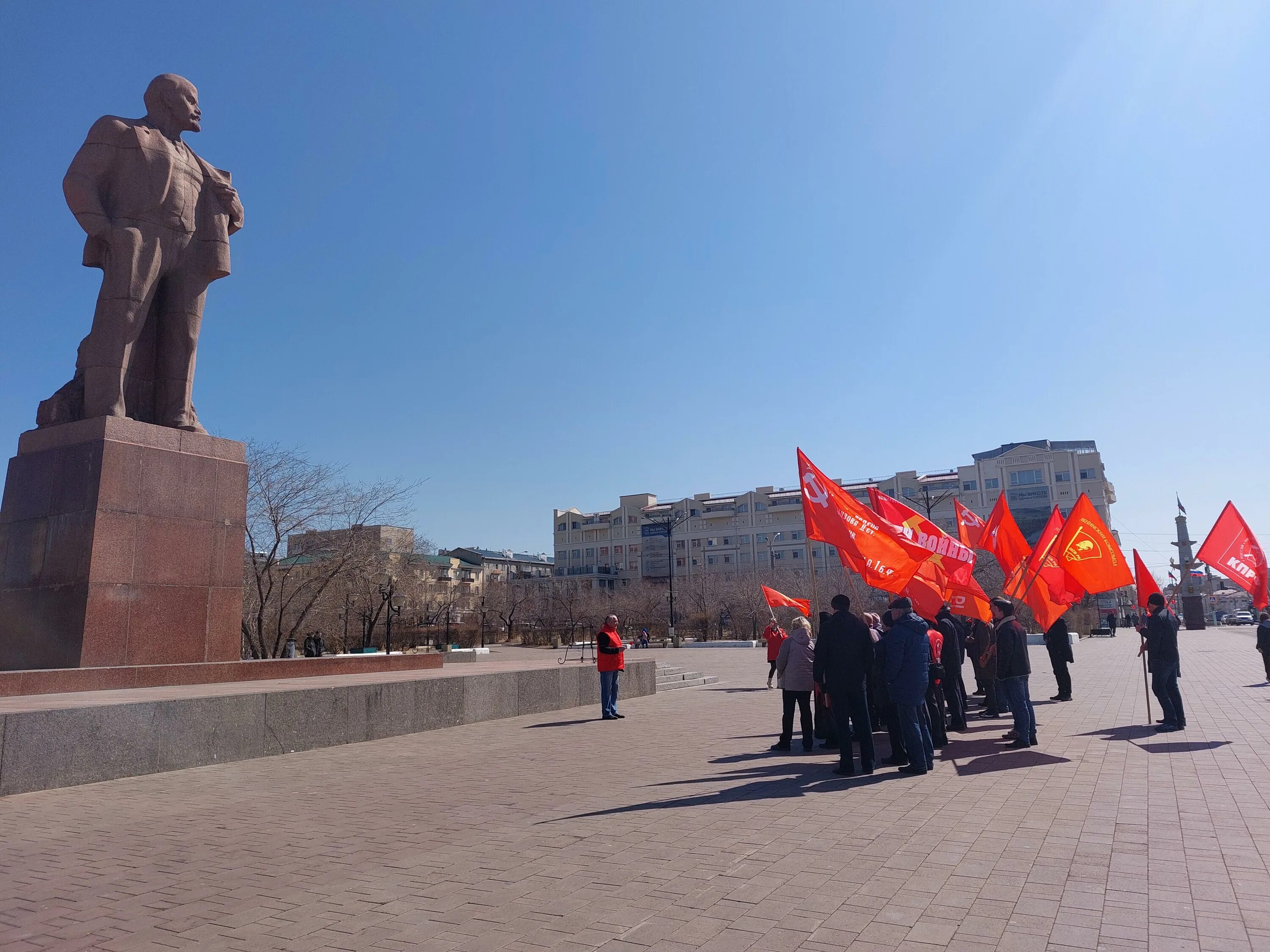 22 рождения ленина. Советские памятники. Памятник Ленину. День рождения Ленина КПРФ. Юбилей Ленина.