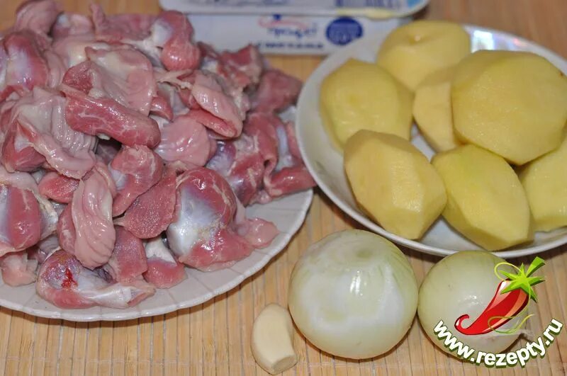 Куриные желудки в соусе. Куриные желудки в духовке. Салат из куриных желудочков. Куриные желудки пп. Салат с куриных желудков.