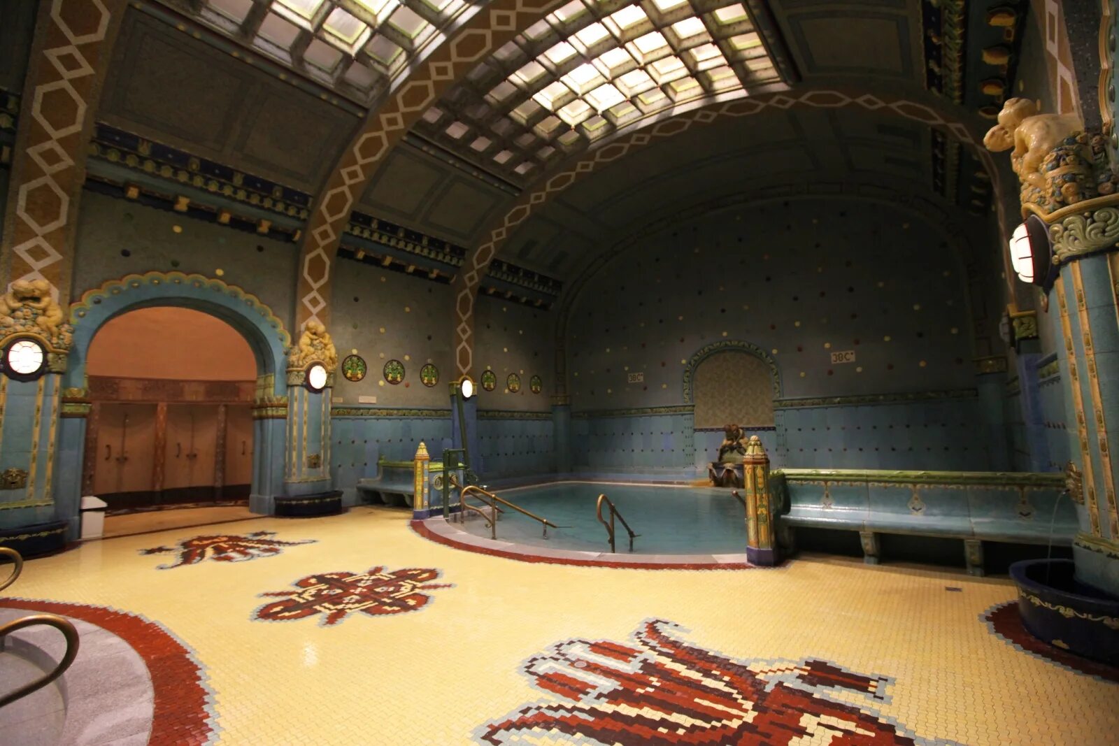 Венгрия купальни геллерт. Купальни геллерт в будапеште. Термальные источники будапешта геллерт. Отель геллерт будапешт купальни. Купальня геллерт.