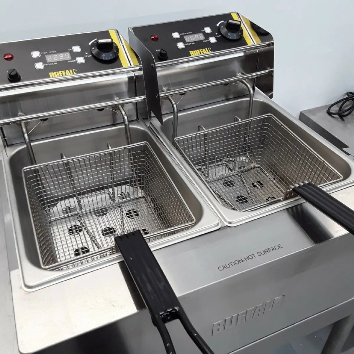 Фритюрница белая. Фритюрница fimar ft4. fimar ft4-44. фритюрница gaggenau vf 332-110. фритюрница elin.