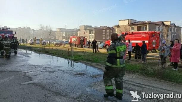 Пожар в Новочеркасске вчера. Пожар в Новочеркасске сегодня. Пожар в Новочеркасске 7 января. Пожар в Новочеркасске сейчас. Новочеркасск сгорела