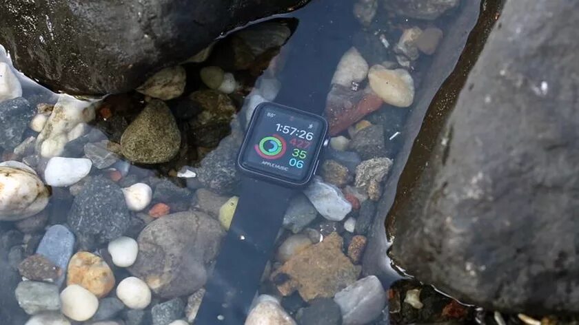 Эппл вотч в воде. Часаы апел вотс под водой. Apple watch под водой. Apple watch Ultra под водой. Смарт часы в воде