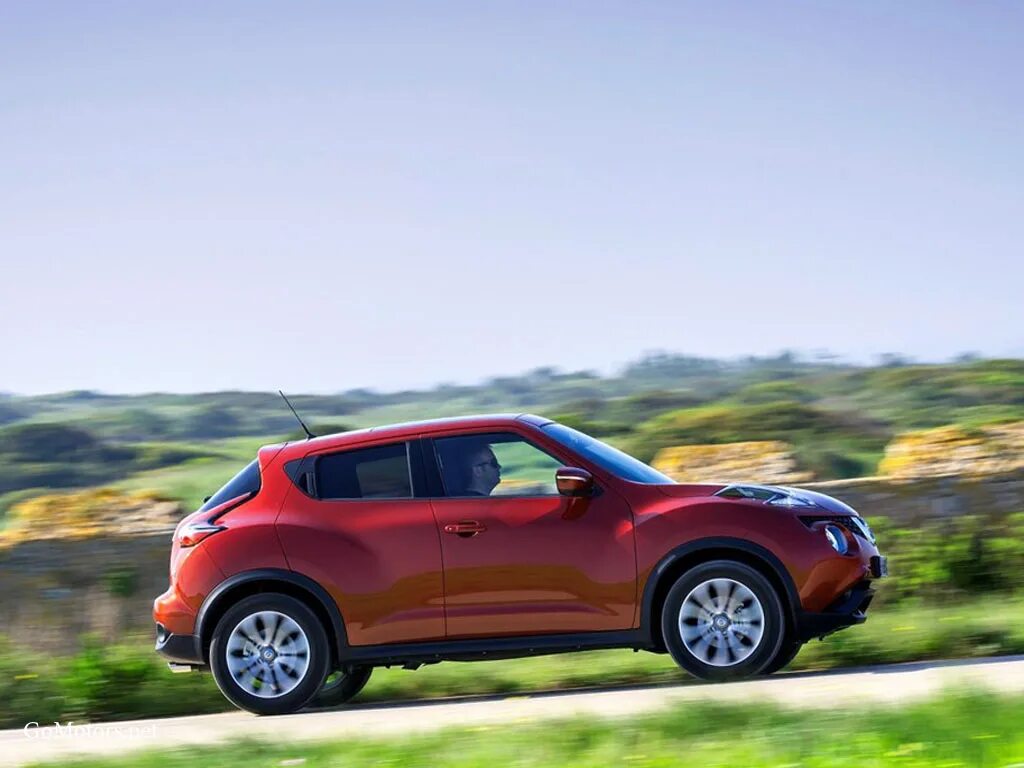 Жук полный привод. Nissan Juke красный. Ниссан Жук полный привод. Ниссан 3 дверный. Ниссан 2 дверный.