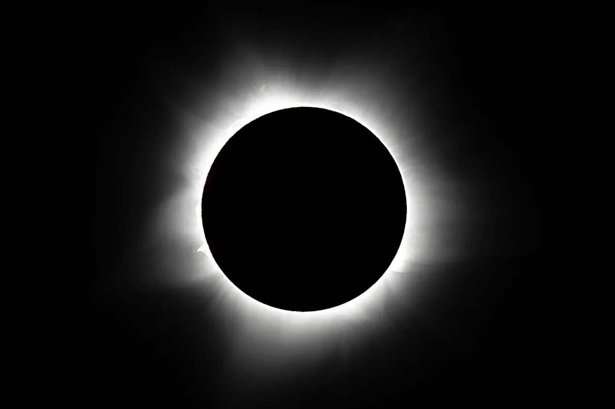 Solar Eclipse 2023. Солнечное затмение 20 апреля 2023 года. Солнечное затмение в космосе. Полутеневое затмение солнца.