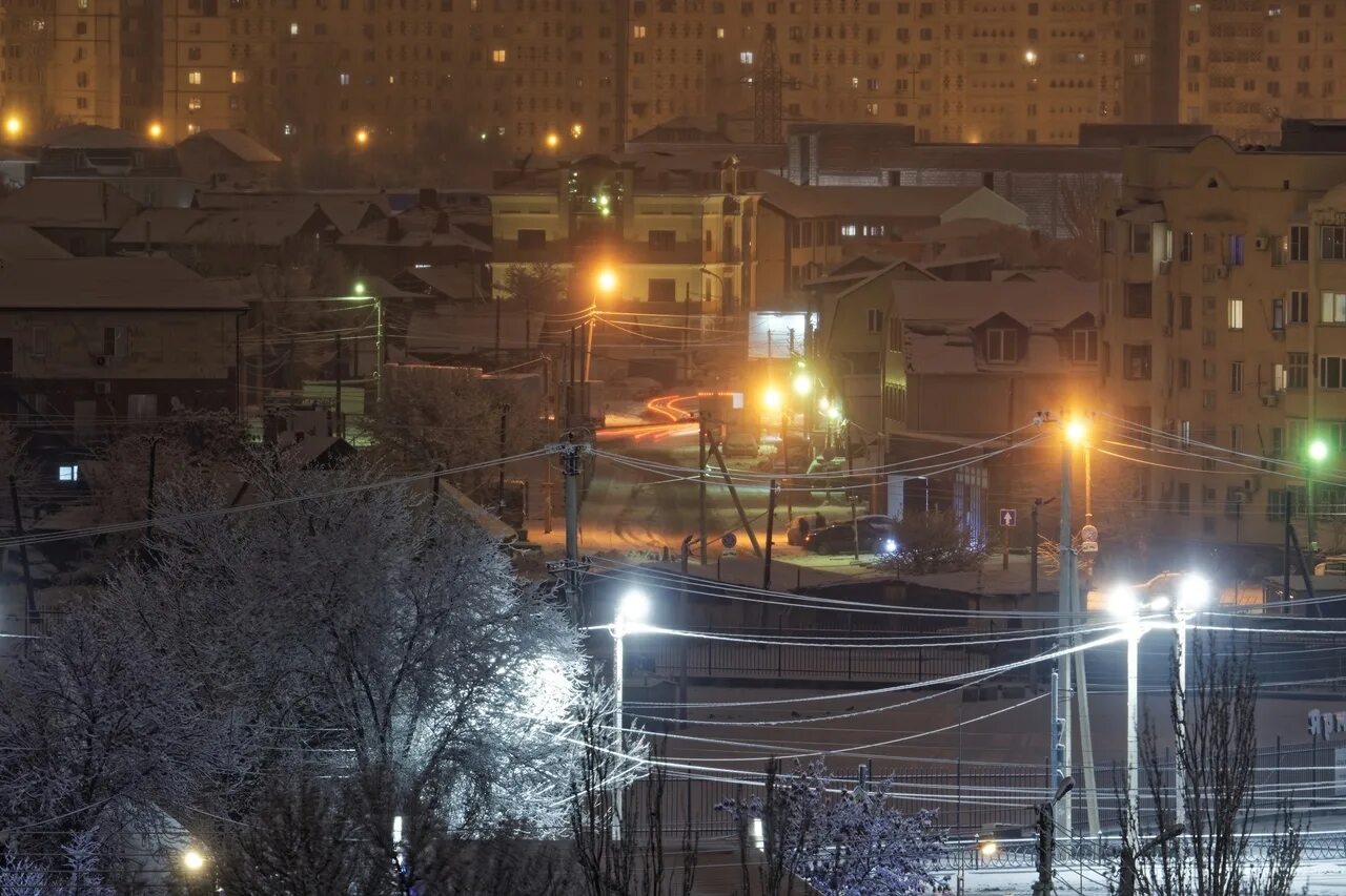 Надолго в городе. Астрахань ночь зима. Ночная Астрахань. Зима в Астрахани. Снежное вечер Астрахань.