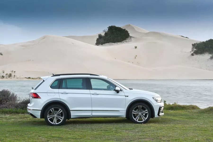 Tiguan r 1. Volkswagen tiguan 1 r-line. volkswagen tiguan 2 r-line. фольксваген тигуан r line. volkswagen tiguan r-line r20.