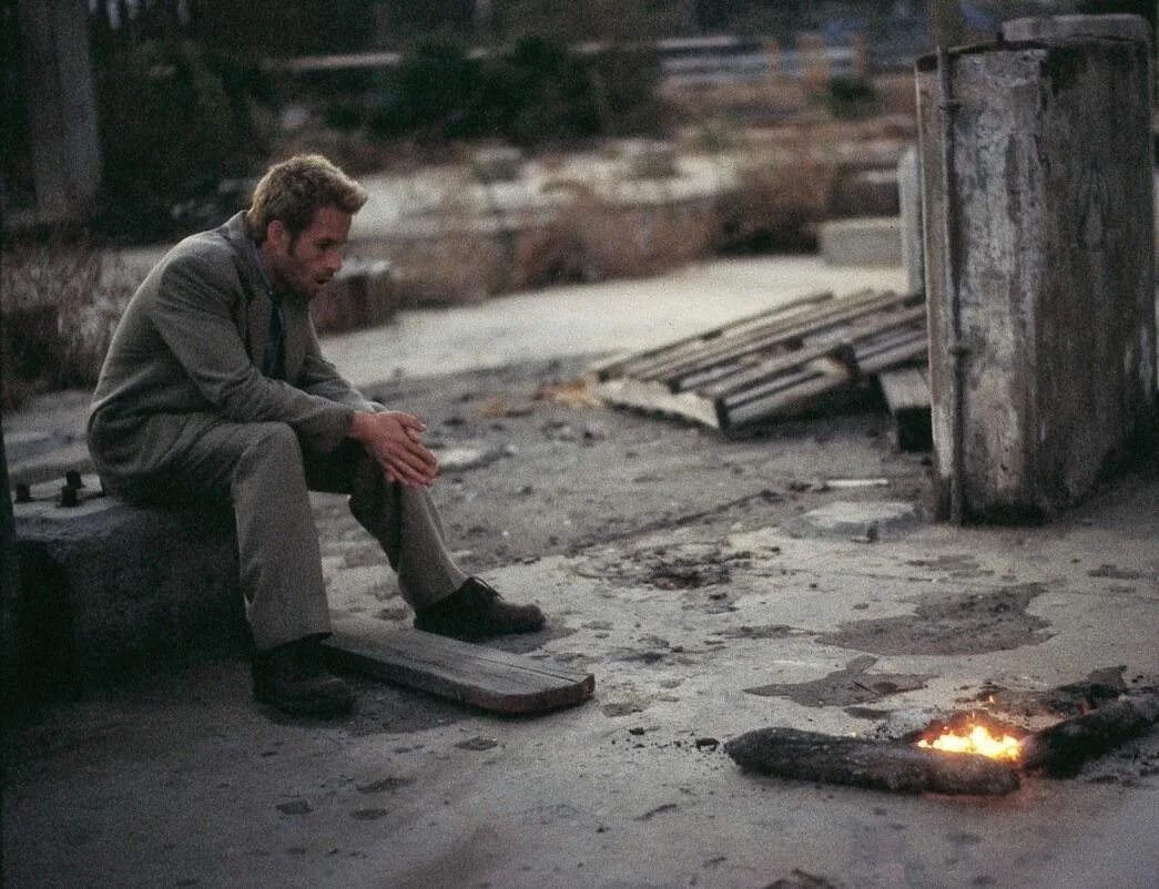 Помни их видео. Помни фильм 2000 гай пирс. кристофер нолан мементо. помни (2000, кристофер нолан). мементо фильм 2000.