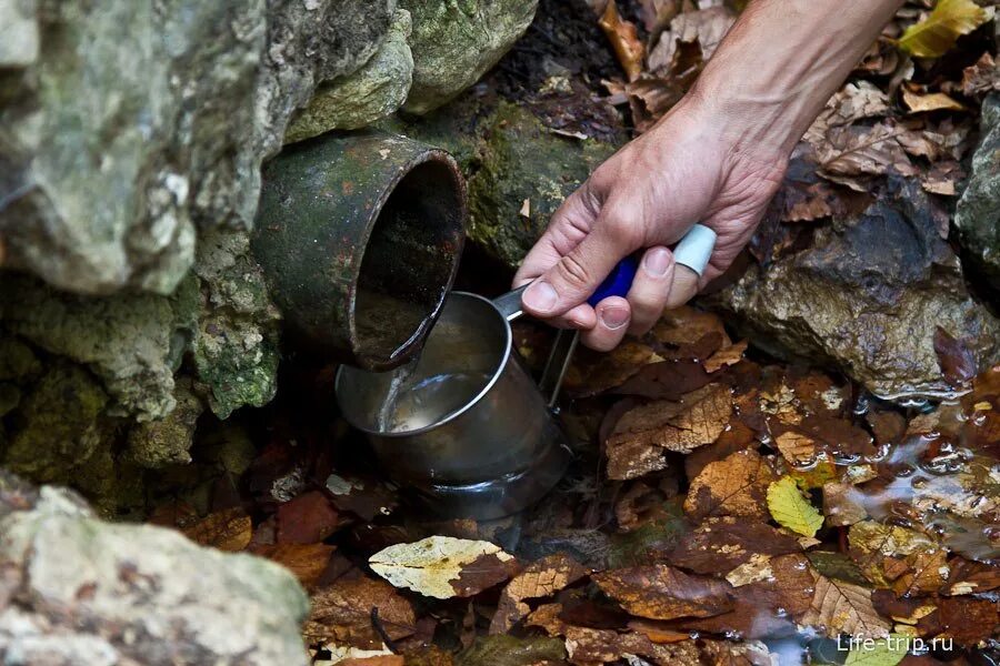 Очистка воды в полевых условиях. Способы очистки воды в лесу. Вода в походе. Фильтрация воды в полевых условиях.