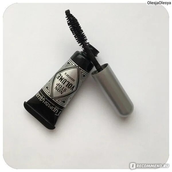 Тушь для ресниц в черном тюбике. Гурмандиз тушь для ресниц черная. Тушь шанель пробник черный. Тушь в тюбике. Тушь в тюбике.
