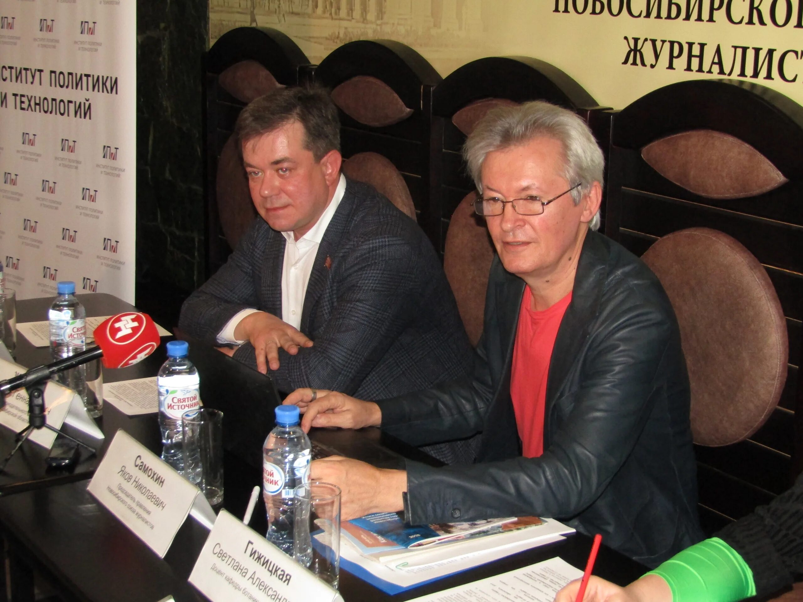 Кабинет зам. Работа в мэрии новосибирска. Работа в мэрии новосибирска. Работа в мэрии новосибирска. Заседание мэрии новосибирск.