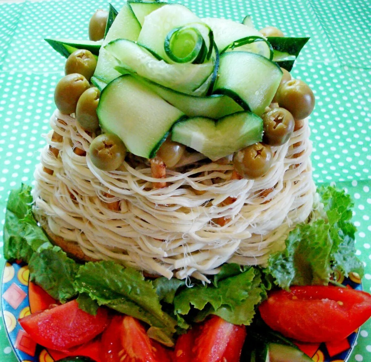 украшение порционных салатов. царский салат с семгой. красиво поданные салаты. красиво поданные салаты. украшение салата с крабовыми палочками.