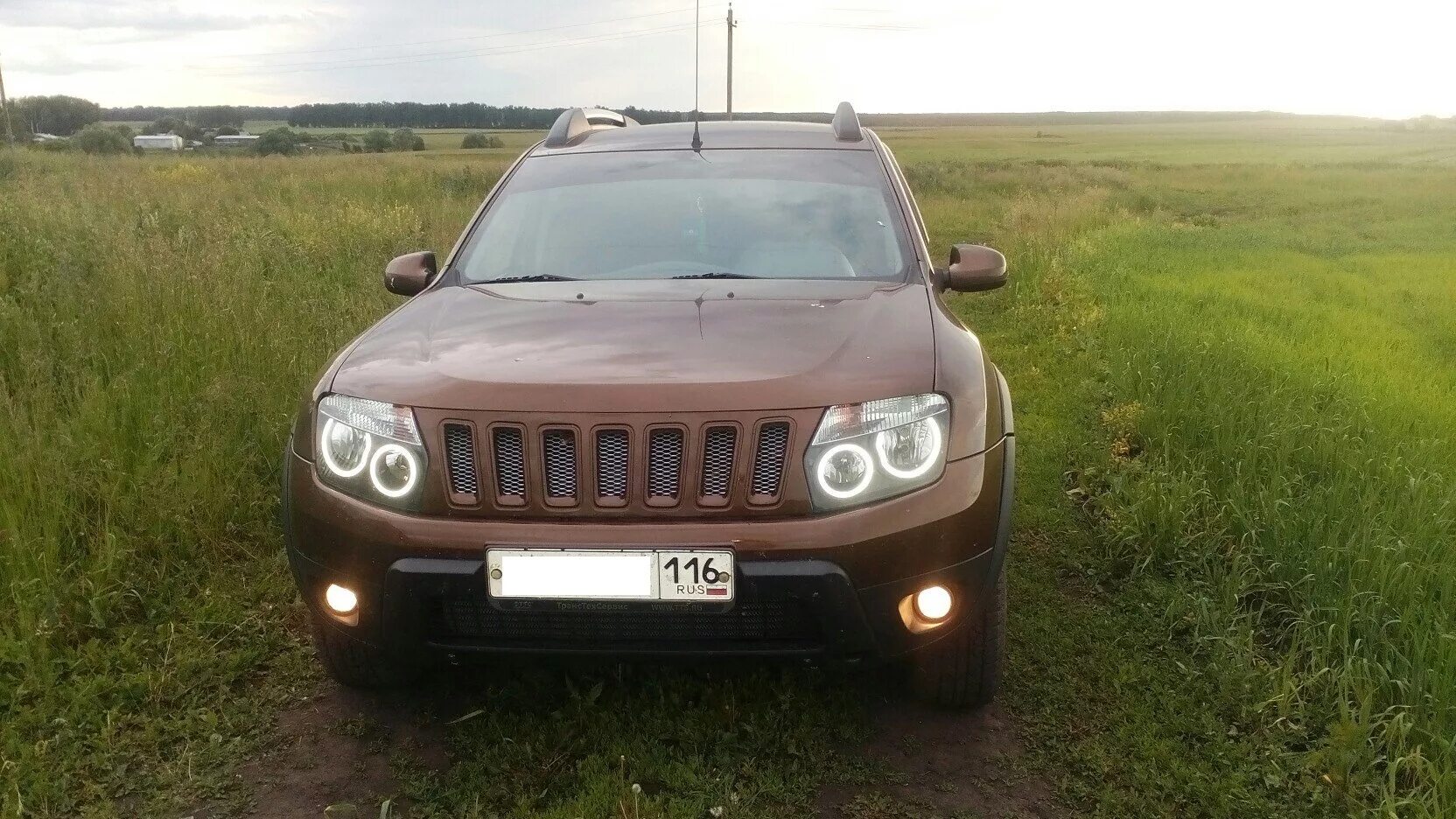 Фары renault duster. Светодиодные фары на Рено Дастер. Ангельские глазки Renault Duster 2. Ангельские глазки Рено Дастер. Оптика ангельские глазки Рено Дастер.