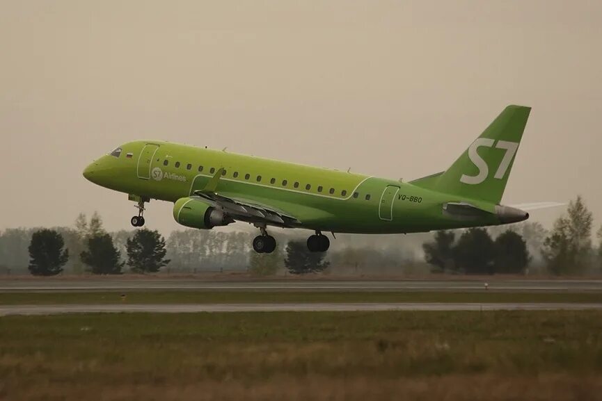 S7 airlines толмачево. Самолёт s7 airlines. S7 новосибирск хабаровск. Авиакомпания сибирь толмачево. S7 3742 рейс.