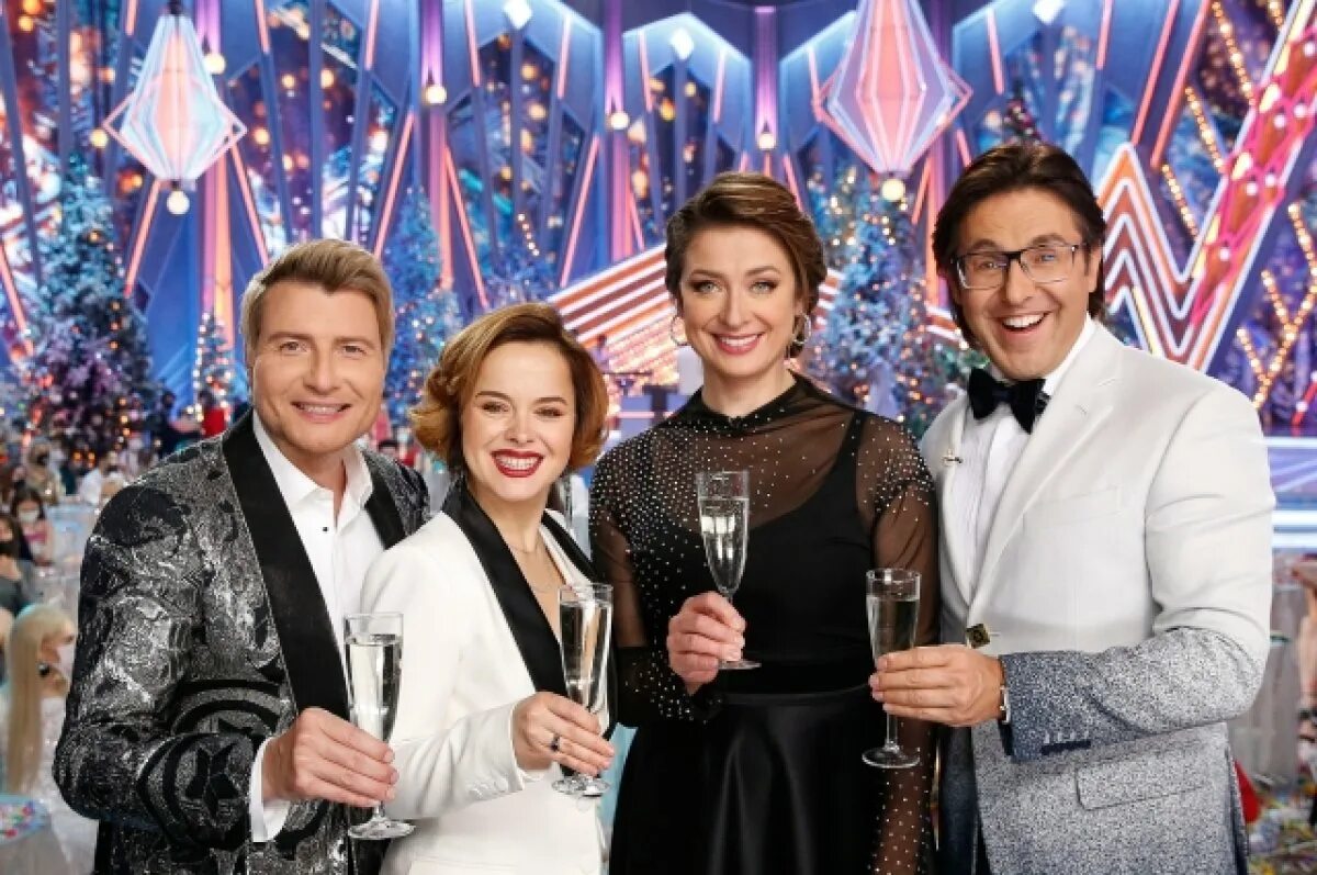 Голубой огонек 2023 елена степаненко. Голубой огонек 2009. Новогодний голубой огонек 2023. Ведущая голубого огонька 2023 с басковым. Алсу голубой огонек 2022.