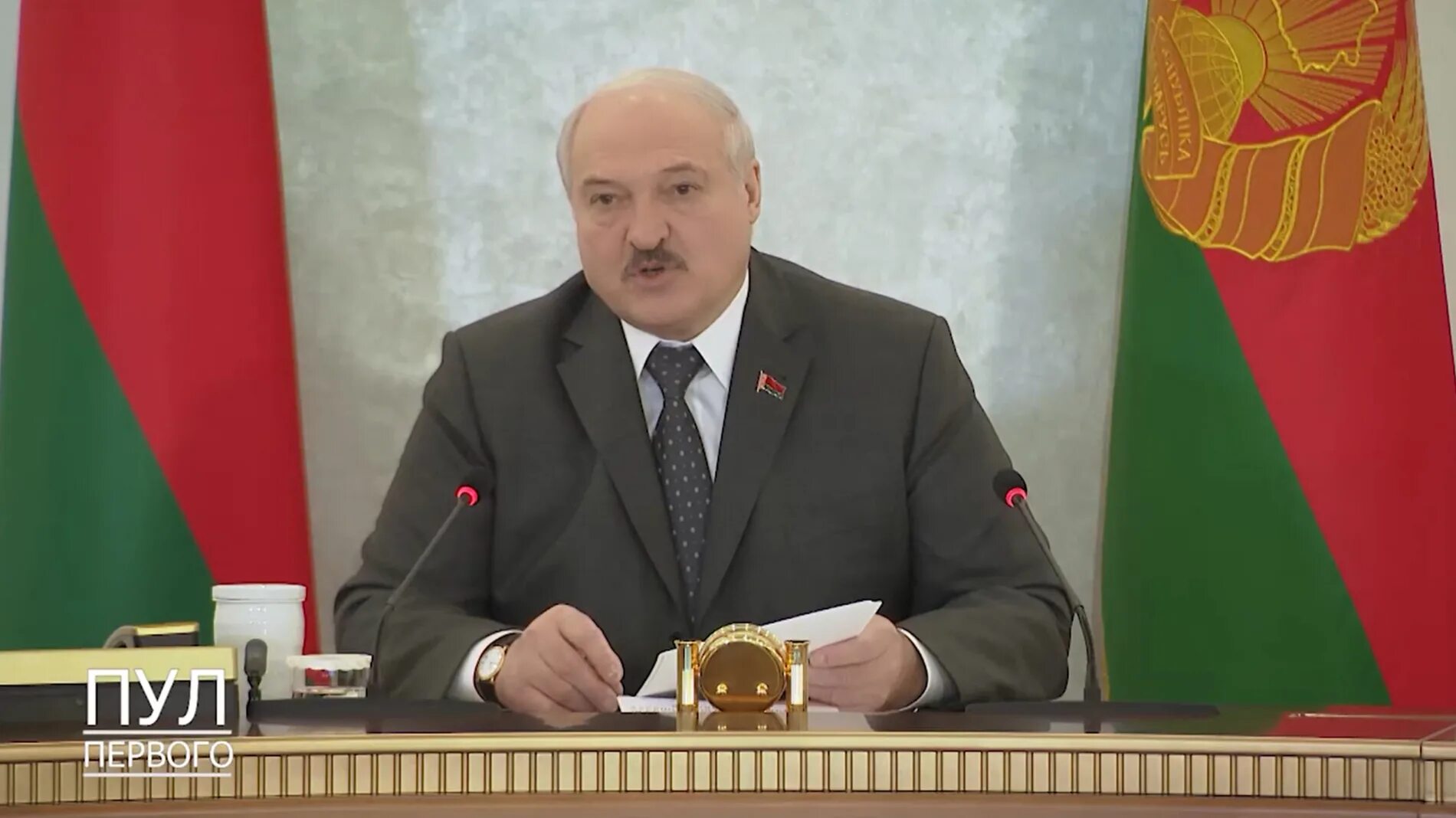 Дойдет до лукашенко. Лукашенко испугался. лукашенко украинец или белорус. лукашенко со спины.