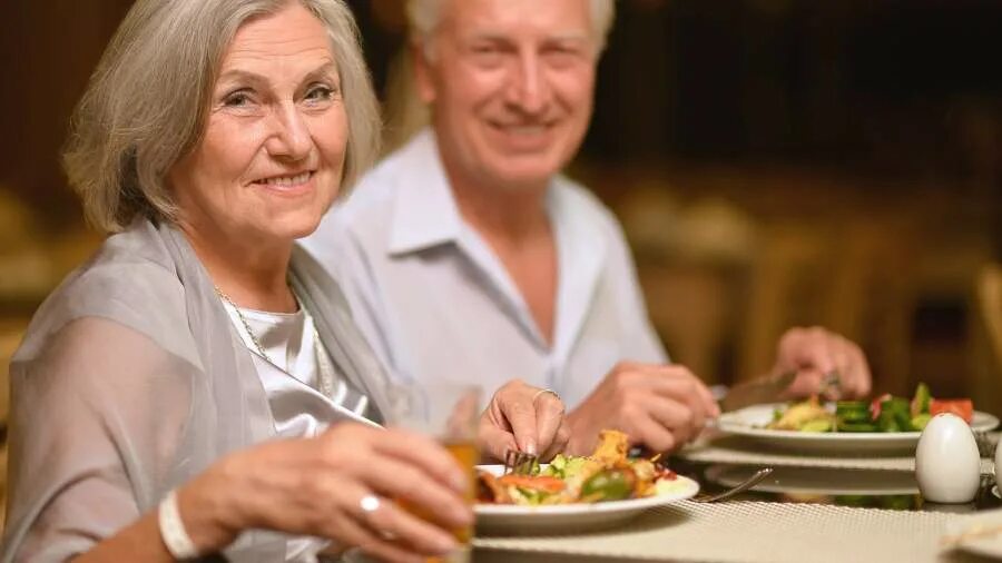 Пожилые люди. Рацион пожилых. Здоровое питание пожилых. Правильное питание для пожилых людей. Здоровое питание пожилых.