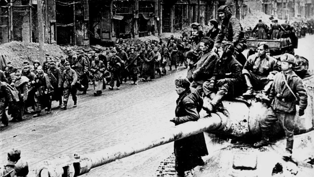 Освобождение европы от фашизма берлин. Разгром германии 1945. берлинцы май 1945 берлин. освобождение германии 1945. капитуляция гарнизона берлина.