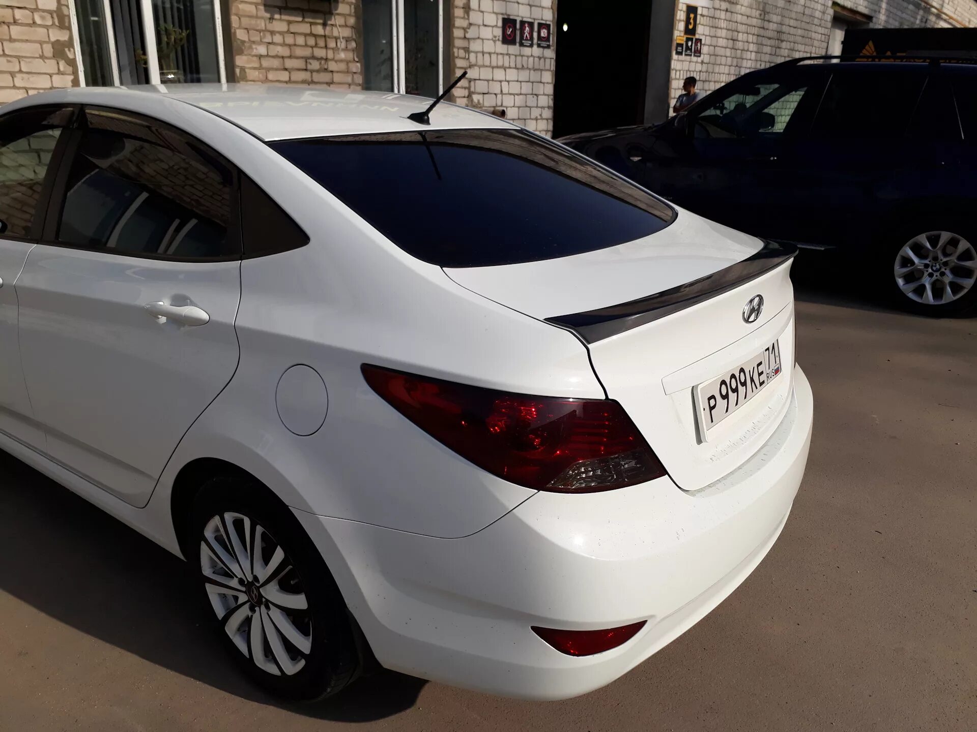 Hyundai Solaris 1.6 2014 Spoiler. Лип спойлер Солярис 2016. Hyundai Solaris 2012 серебристый спойлер. Спойлер на Хендай Солярис 2015. Авито москва куплю хендай солярис